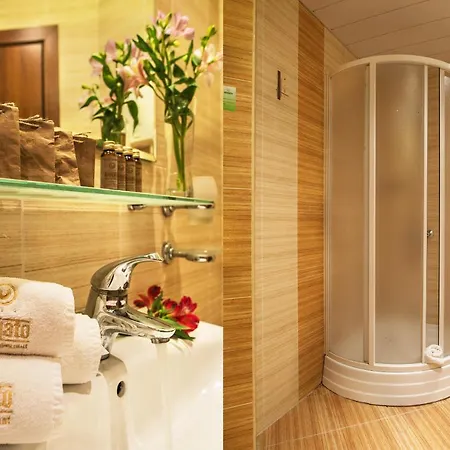 Uniqato Hotel 3*