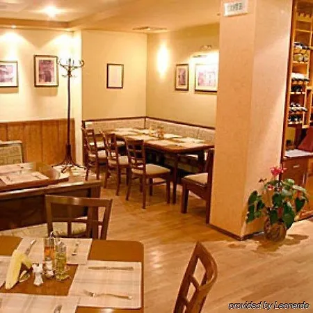 Uniqato Hotel