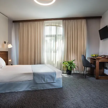 Uniqato Hotel 3*