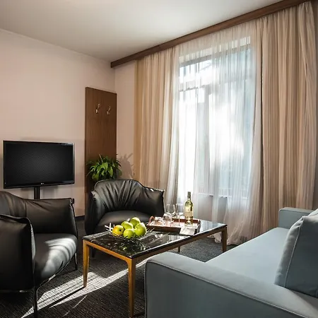 Uniqato Hotel 3*